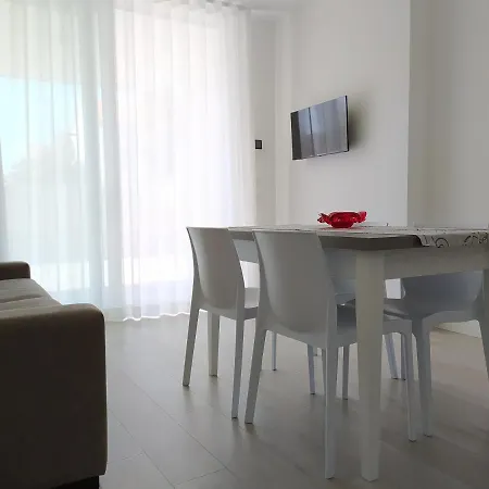 Apartament F2 - Coral Red *