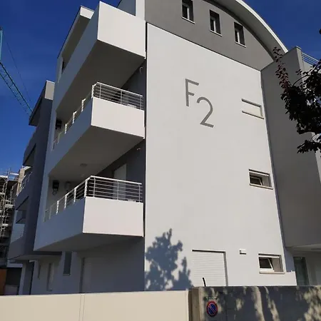 Apartment F2 - Coral Red